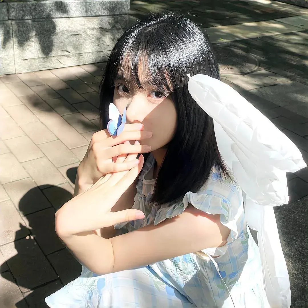 秋霞 封面